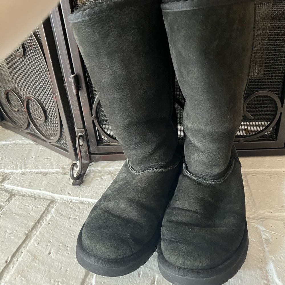 Womens UGG CLASSIC boots in black